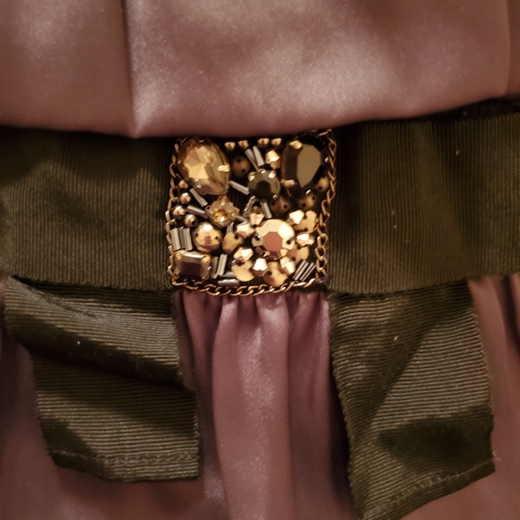 A strapped evening shirt for a fancy occasion. - Picture 3 of 3